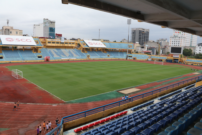 Khán đài sân Hàng Đẫy đêm V-League vòng 22 — CAHN và Nam Định trong trận đấu đỉnh bảng